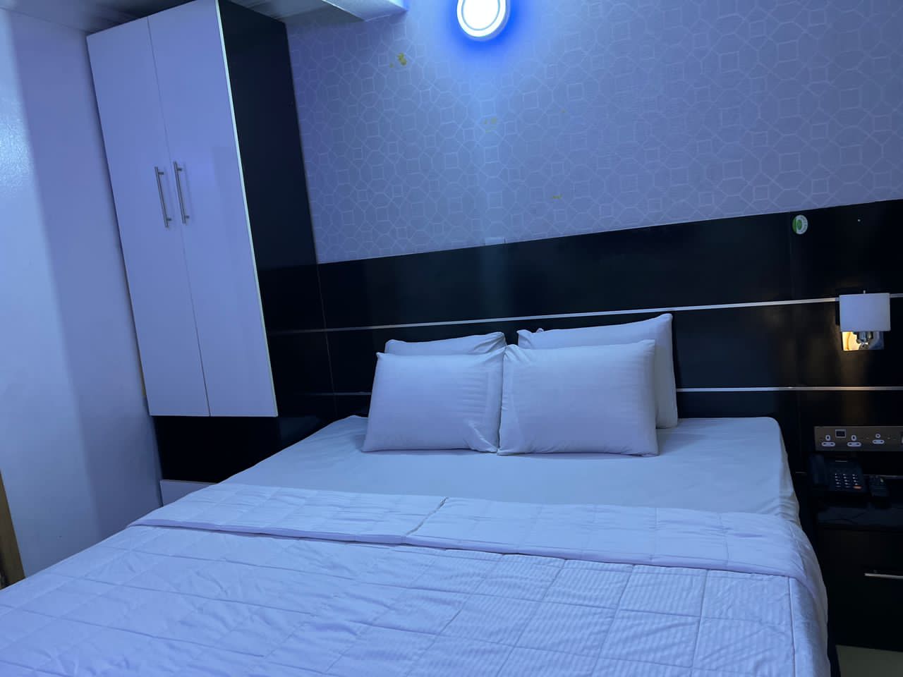 Executive Suite at Plot 1 Suites