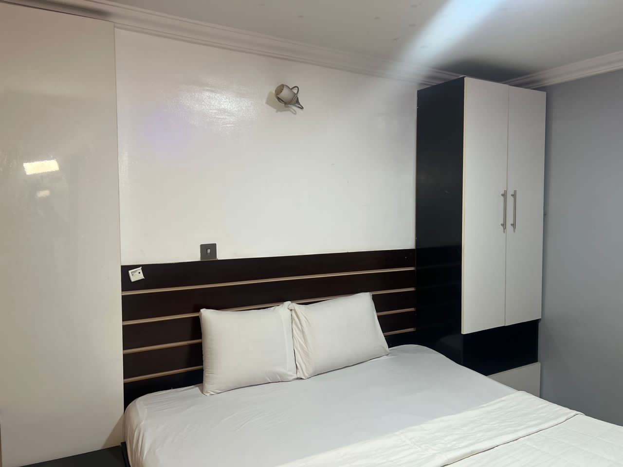 Super Deluxe Room at Plot 1 Suites